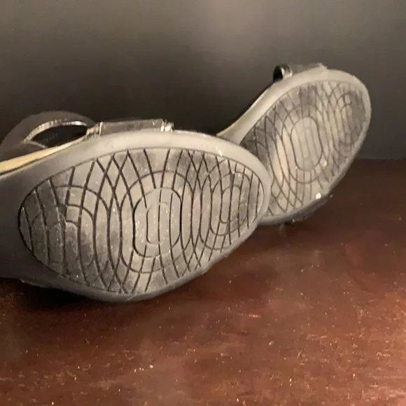 Bandolino black zipper back block heels - Picture 5 of 5